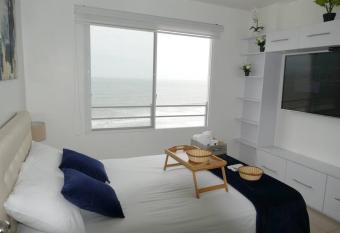 Ecusuites Playa Privada 2 Dorm Vista Mar 45 Min Guayaquil has rooms with a private hot tub