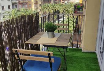 Malaguetor Home Col  n has Smoking/Balcony rooms