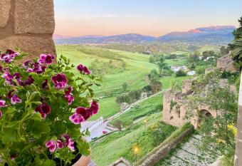 Casa Lunacer allows 18 year olds to book a room