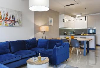 La vita e bella has Balcony rooms