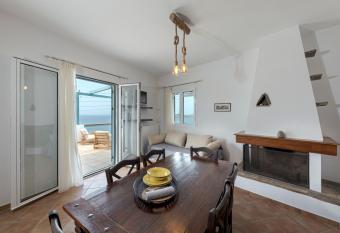 Lotos House - Unique Seaview Apartment has Balcony rooms