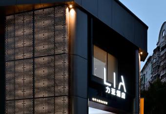 LIA Hotel Shenzhen Qianhai Baoan Center Turnaround Metro Station allows 18 year olds to book a room