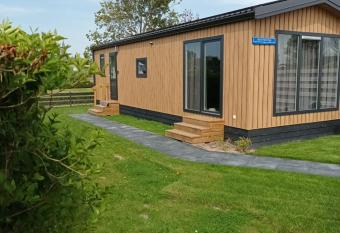 Het Yorritje - tiny house nabij kust has Balcony rooms
