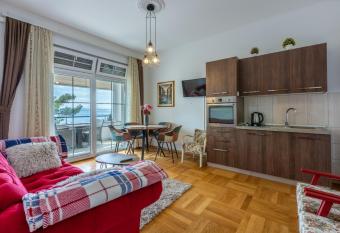 Villa Lucia has Balcony rooms