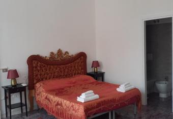 Domus Morfeo has Balcony rooms