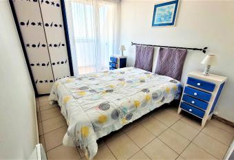 Appartement d une chambre avec vue sur la mer sauna et balcon a Saint Hilaire de Riez has rooms with a private hot tub