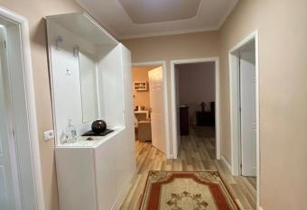 Selmani Apartment has rooms with a private hot tub