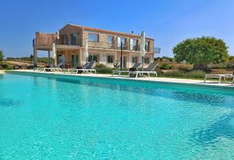 Carrua allows 18 year olds to book a room