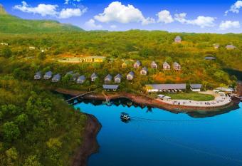 Canary Islands Resort & Spa allows 18 year olds to book a room