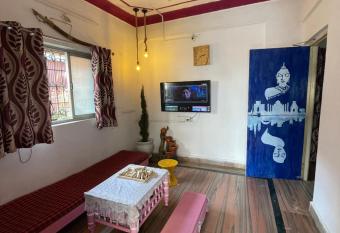 Backpackers Alibaug Zostel allows 18 year olds to book a room