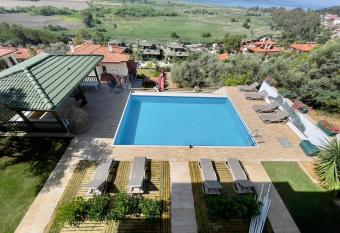 Beacon Hill Suites has Balcony rooms