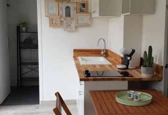 Savannah allows 18 year olds to book a room