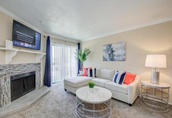 *Hidden Gem* cozy 1 bd NRG/TMC/DT/Zoo/Museums allows 18 year olds to book a room