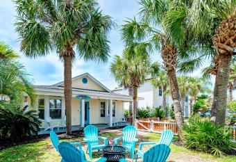 Private Beach Access, Fenced Yard & Pet Friendly, Cabana Life Beach House allows 18 year olds to book a room