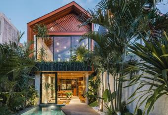 Black Sand Villas Pererenan allows 18 year olds to book a room