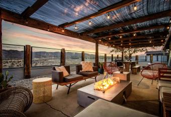 SAPPHIRE HAVEN + CASITA! Pool + Spa + Movie Theatre + 10 Min to Monument! has Balcony rooms