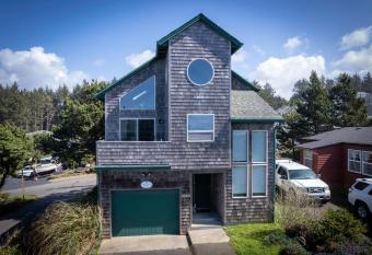 Serenity Rising has Balcony rooms