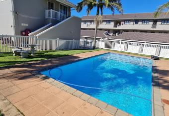 8 Oceans on the Beach has Balcony rooms