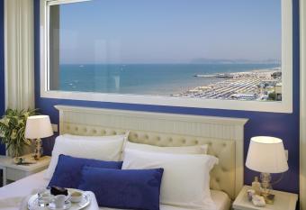 Hotel Tiffany s has Balcony rooms