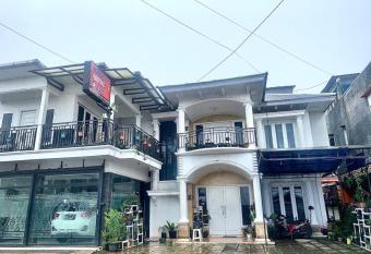 Arjuna Dieng Homestay Syariah by Luxury Degree has Balcony rooms