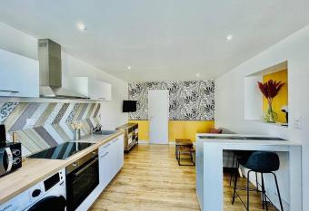 Le Belloc- Suberbe appartement T1 bis - Au calme - Terrasse - Vue jardin allows 18 year olds to book a room