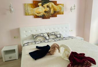 ISMAIL LUX 2 Rooms apartment CENTRE CHISINAU allows 18 year olds to book a room