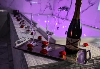 Triplex de luxe 110 m2 hyper centre jacuzzi has Balcony rooms