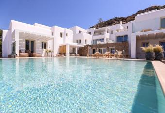 Life Suites has Balcony rooms