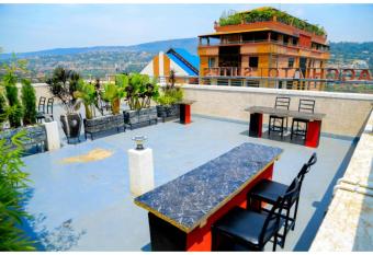 Macchiato Suites has rooms with a private hot tub