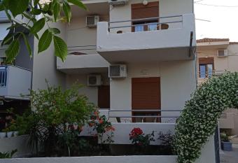 Alexandra Studios has Balcony rooms