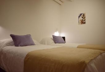 La Mision Guest House allows 18 year olds to book a room