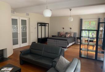 Bed and Breakfast Het Bronzen Schaap allows 18 year olds to book a room