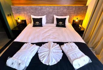 Crown Salamis Hotel has Balcony rooms