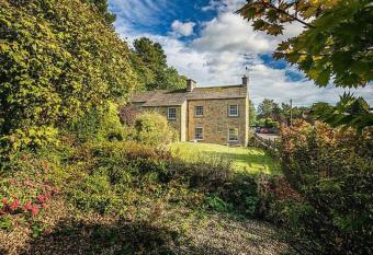 The Belle - A lovingly converted Grade II Listed home from home in Bakewell has Balcony rooms