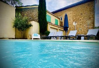 LA MUSCADELLE : le calme du sud de la France has Balcony rooms