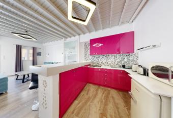 Sunshine Place Mykonos Town Apartment allows 18 year olds to book a room