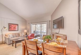 Ski House 230 has Balcony rooms