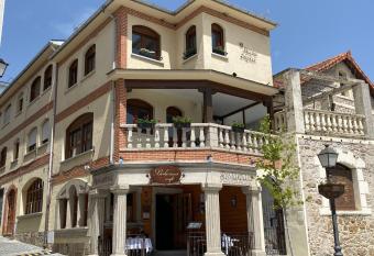 Apartamento Miraflores el   lamo allows 18 year olds to book a room