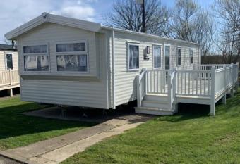 Westfield 174 has Balcony rooms