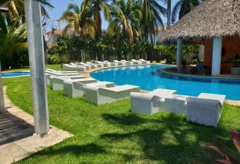 VILLA ACAPULCO DIAMANTE has Balcony rooms