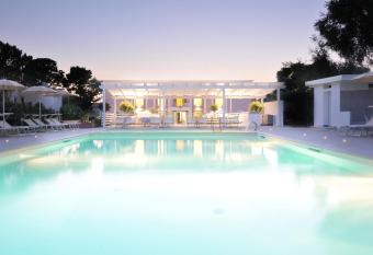 Hotel Mareluna has Balcony rooms