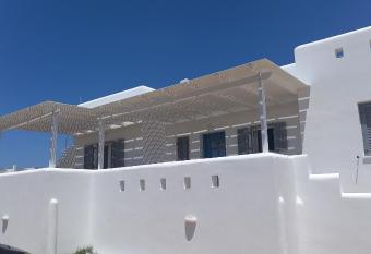 Villa sta Vasilika has Balcony rooms