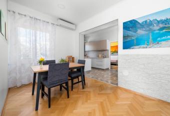 Mambo has Balcony rooms