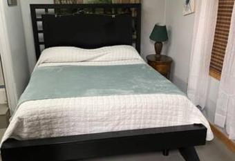 Amy   s Poolside Retreat has rooms with a private hot tub