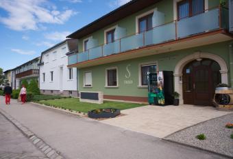 G  stehaus & Weingut Johannes Strudler has Balcony rooms