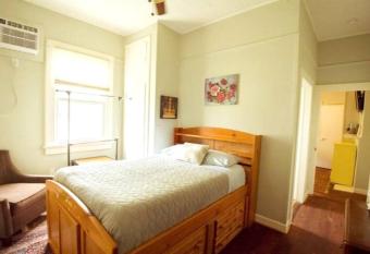 CLOSE 2 FQ+ZOO SLEEPS 6 & PET FRIENDLY W/FEE allows 18 year olds to book a room