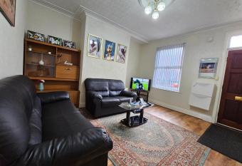 Spacious two bedroom house, parking and WiFi allows 18 year olds to book a room