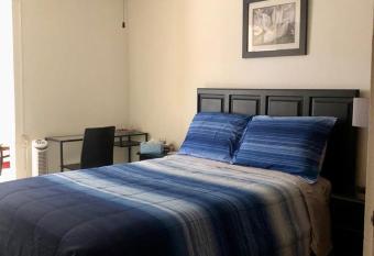 Room near Airport/ Cerca del Aeropuerto has Balcony rooms