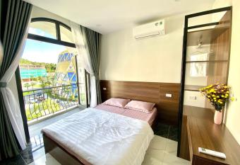 Vivu Homestay has Balcony rooms