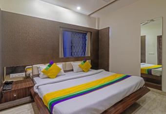 Itsy By Treebo - Shree Anand Dham allows 18 year olds to book a room